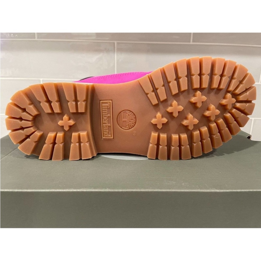 6in dark pink womens timberlands size 7.5. NEVER WORN. BRAND NEW! VERY RARE!! - Picture 7 of 10